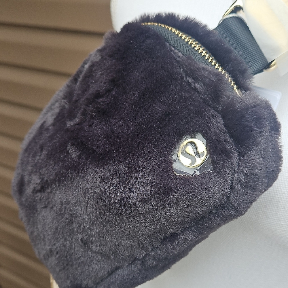 LULULEMON PLUSH FLEECE BELT BAG - Picture 3 of 14